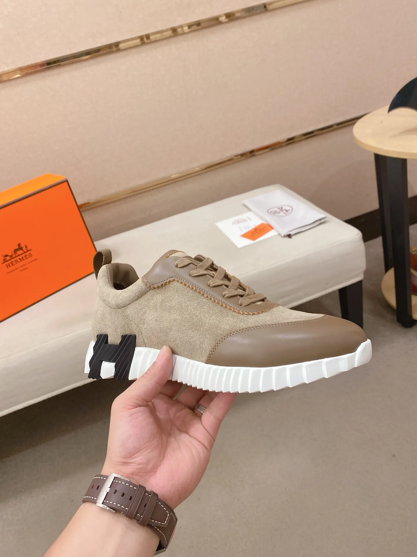 Men's clothing and shoes💰: 640💰《HERMES》【Classic Original Version】Hermès; Top 🔝 Purchasing Agency 🔍🔍Men's latest 🇺🇸 counters are on sale simultaneously, original imported from Italy ▲▲First-layer cowhide with suede cowhide ▲▲ (high-end and expensive Qi·Grade) Exquisite workmanship (Italian 🇮🇹Imported water-dyed 🐂cowhide lining) Sole: Original sole provided by the original factory, ⚠️Exclusive double-layer activity·TPR·Rubber·Combined molded outsole; Super·comfortable·wear-resistant·non-slip·environmental protection The real thing is more beautiful if you take the real thing (high quality, follow the order), you can enter and exit the counter at will * Code number: 39·40·41·42·43·44# (can be customized 38.45.46.)